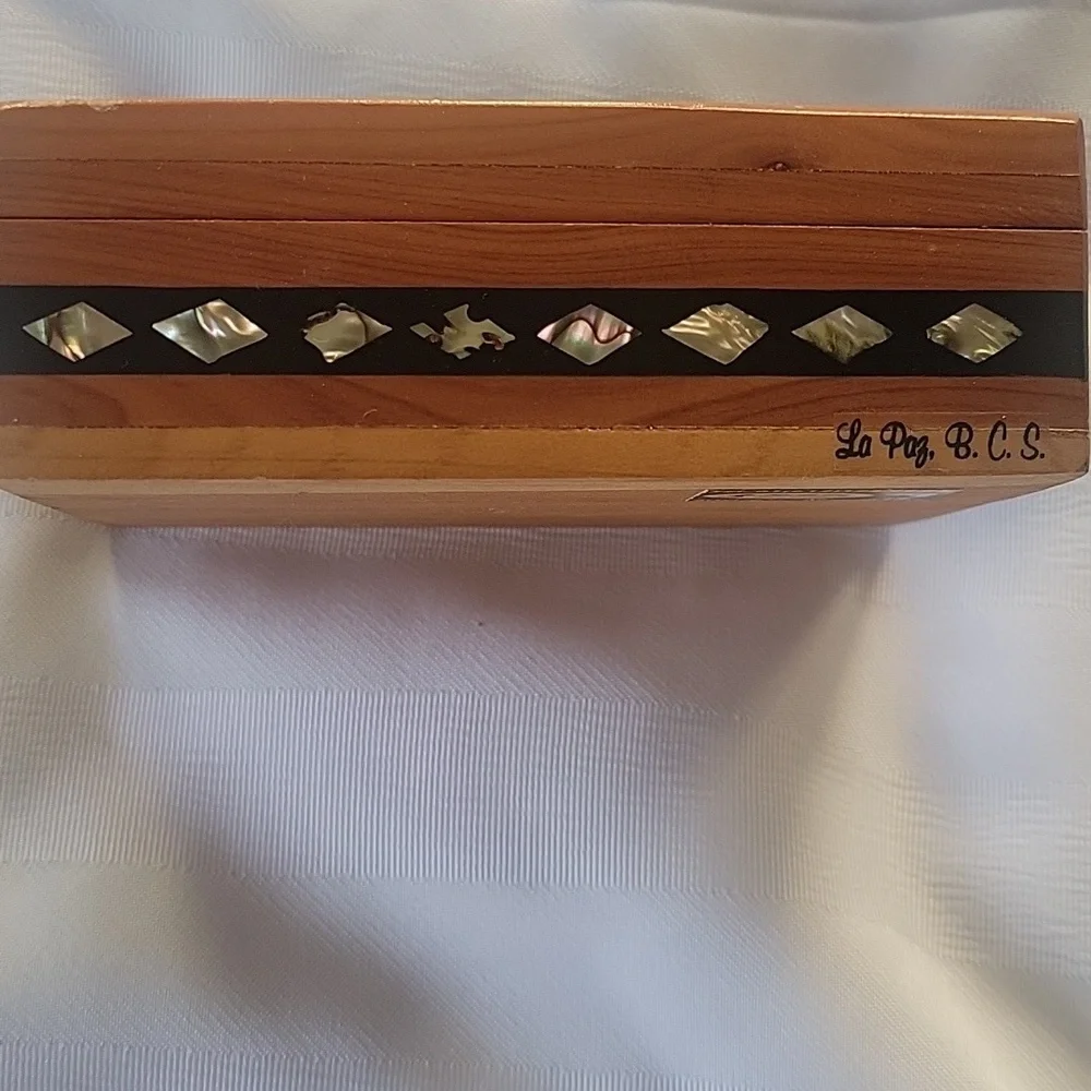 Artel La Paz Wooden Box with Mother of Pearl Inlaid Bird Design